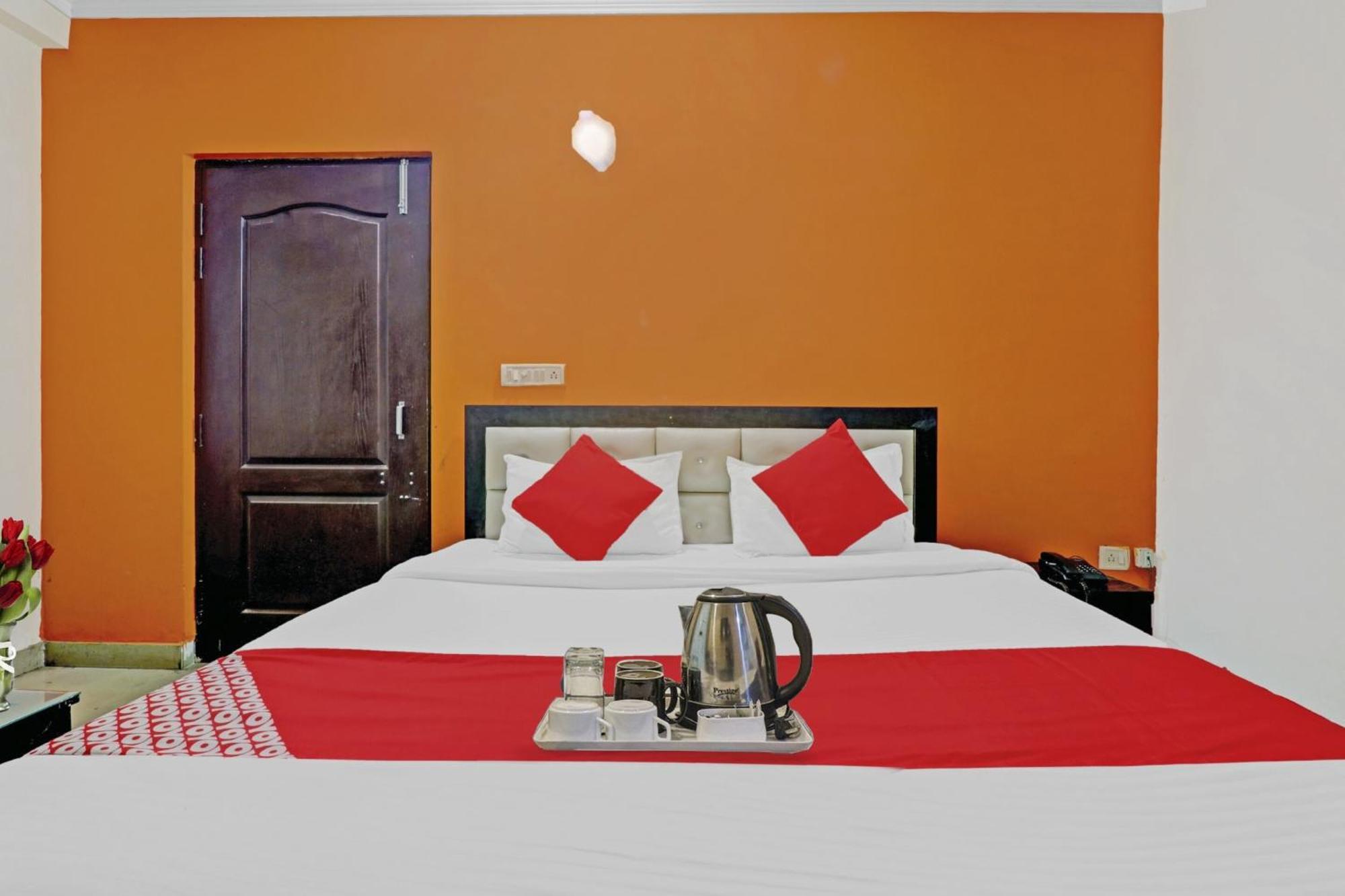 Hotel O J.D Palace Chinhat Exterior foto